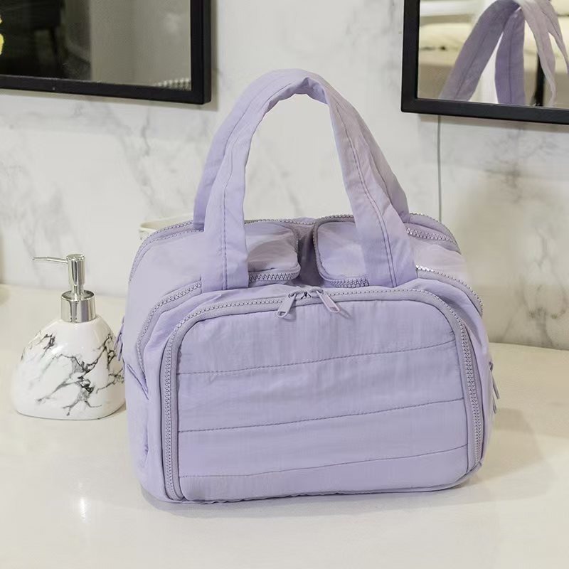 Lightweight And Large Capacity Partition Storage Travel Bag