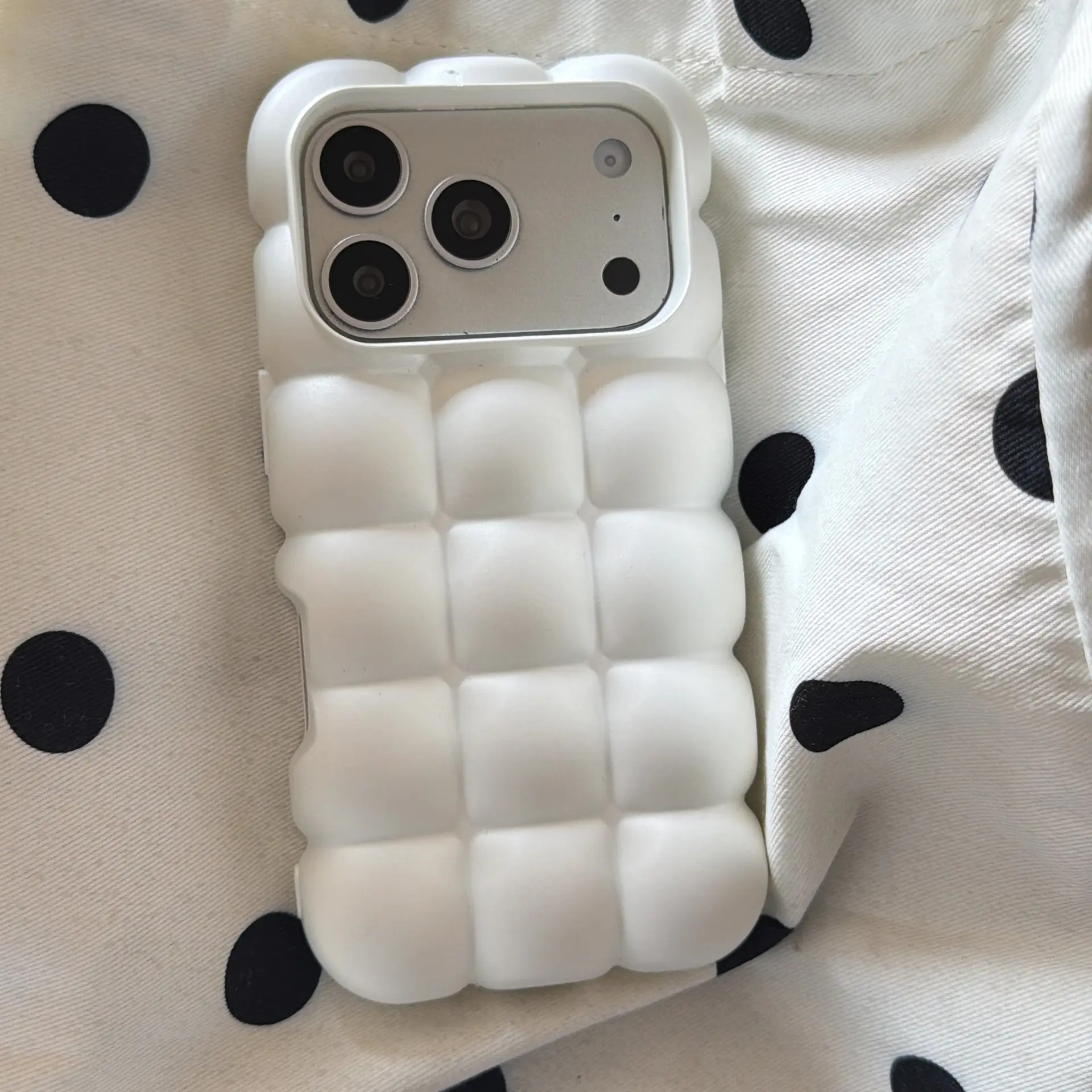 Niche Pearly White Solid-color Bubble Case