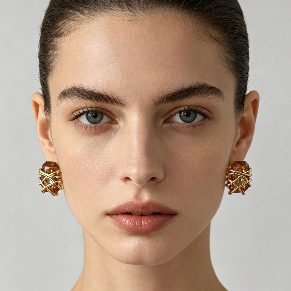 Commuter-style Olive-green Metal-wrapped Versatile Vintage Earrings product image