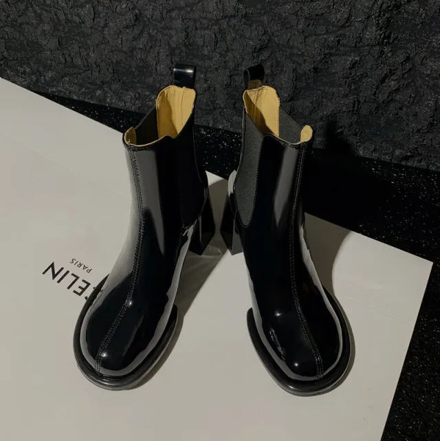 Round End Chimney Boots With Thick Heels And Patent Leather Short Boots Black - Shop at LoveMi