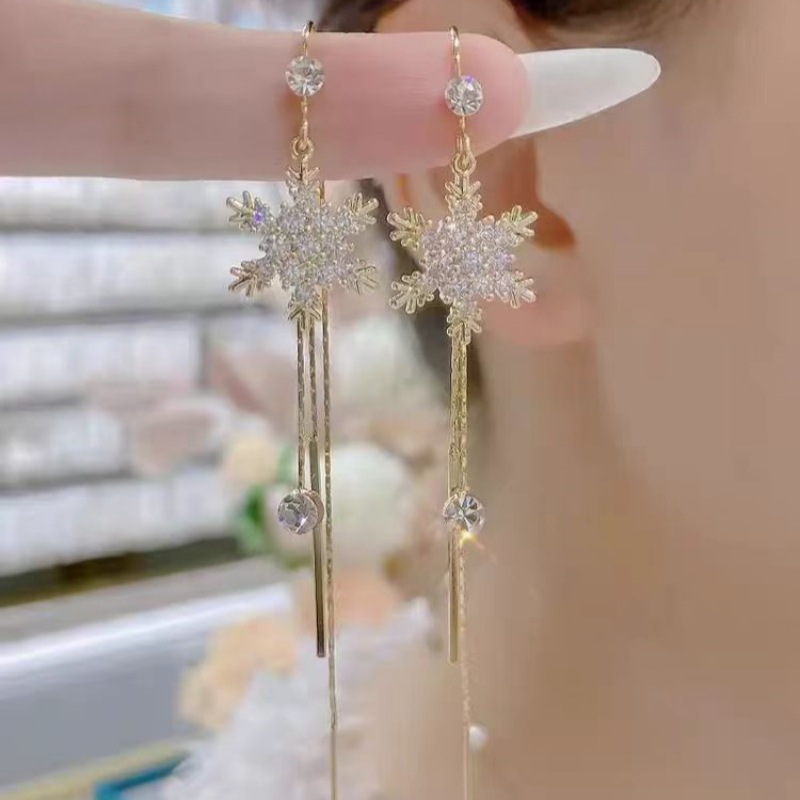Ethereal Design Elegant Micro-inlaid Full Diamond Snowflake Tassel Hanging Earrings