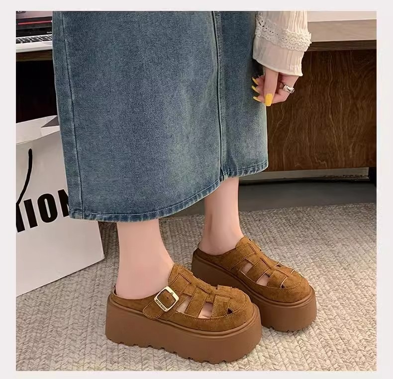Small Chunky-soled Closed-toe Sandals Slippers 27 d38ed6f0 9685 4858 aa21 94964189592a