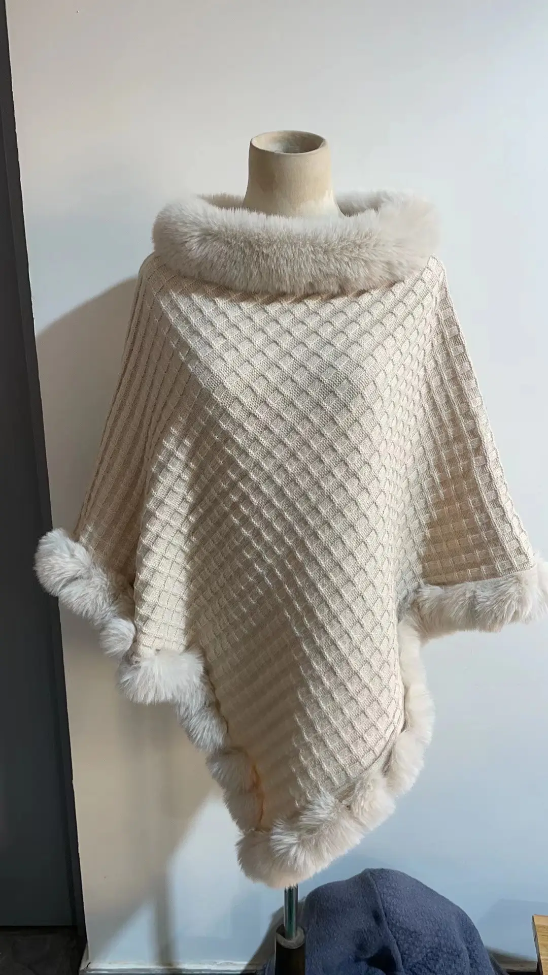 Rex Rabbit Fur Collar Shawl Cape Luxury Wraps Autumn Winter Fashion — Beige
