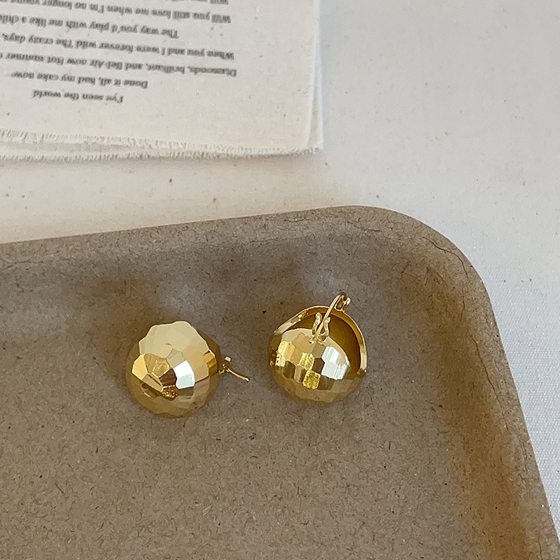 Retro Cut Round Ball Ear Clip Women's Cold