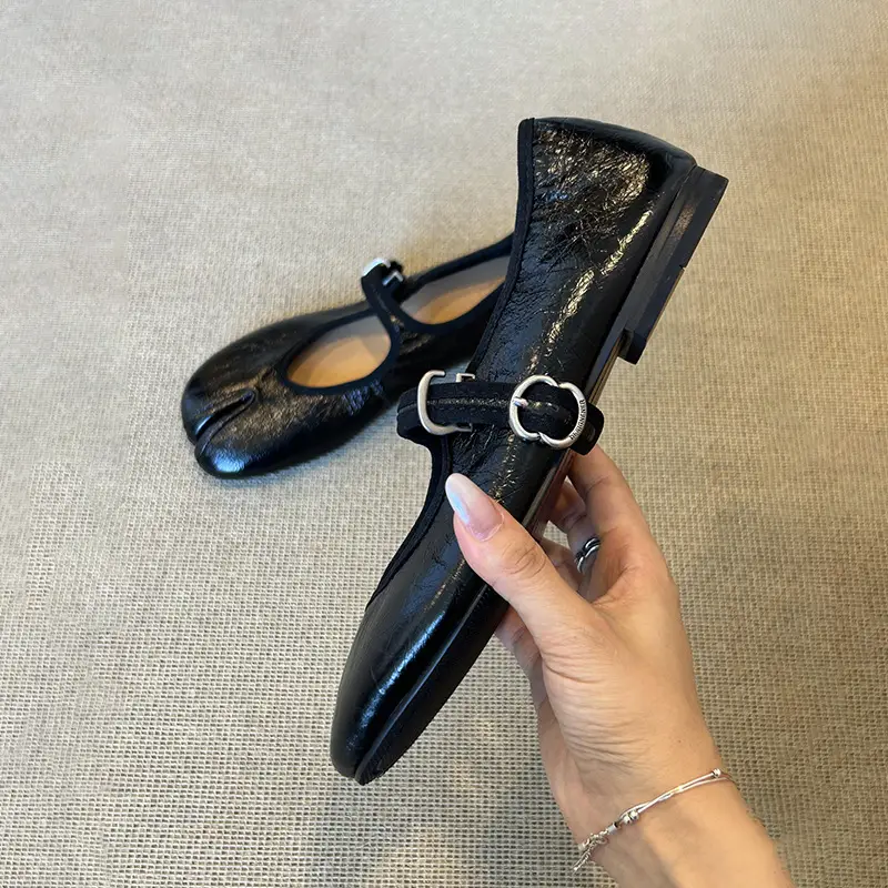 Retro Peep-toe Mary Jane Flat Shoes With A Single Strap Buckle
