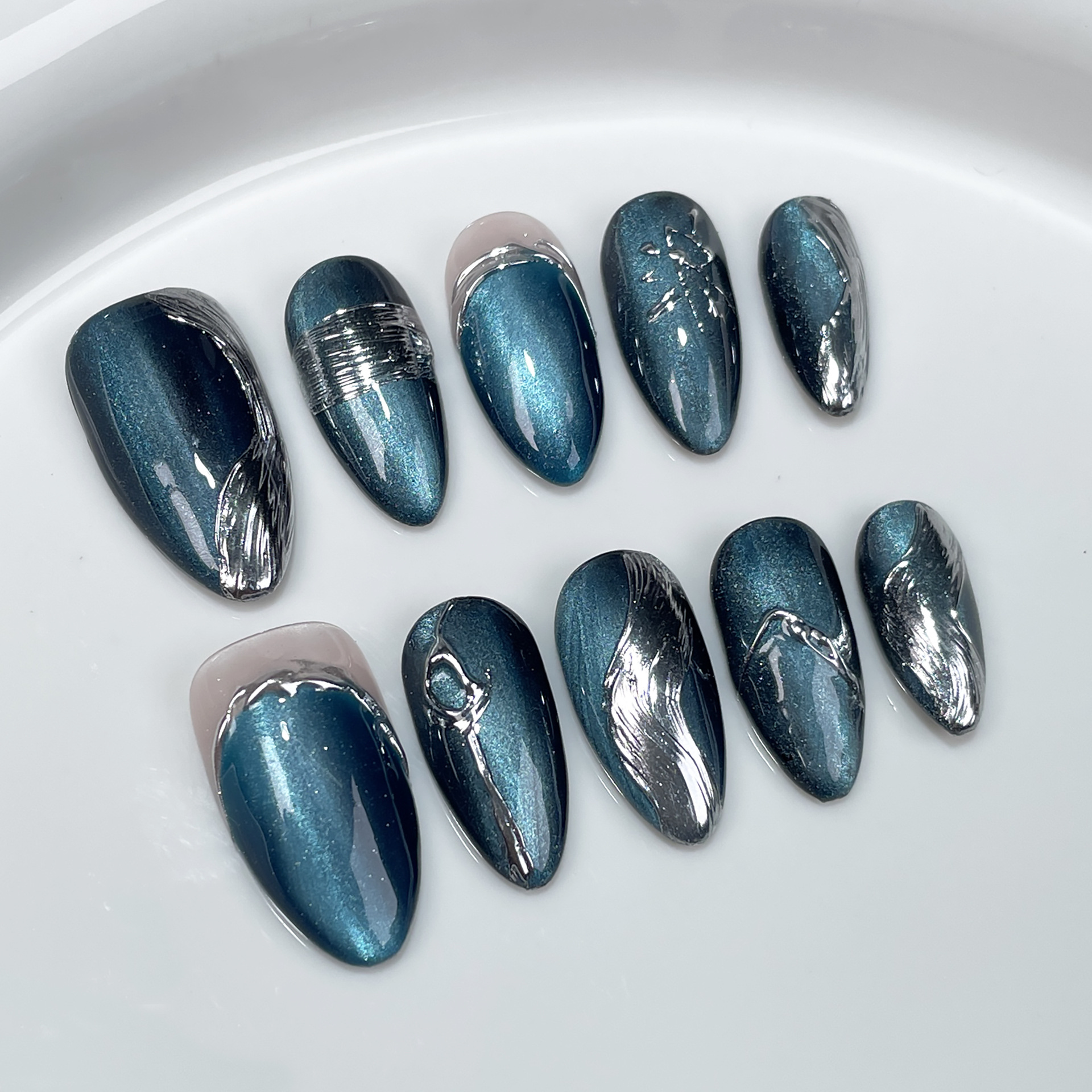 Minimalist, High-end Velvet Cat-eye Artificial Nails Irregular Design