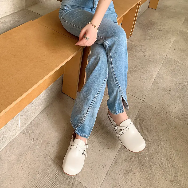 Women's Comfortable Idle Style Loose Large Round Toe Cowhide Flat Full Leather Outdoor Sandals