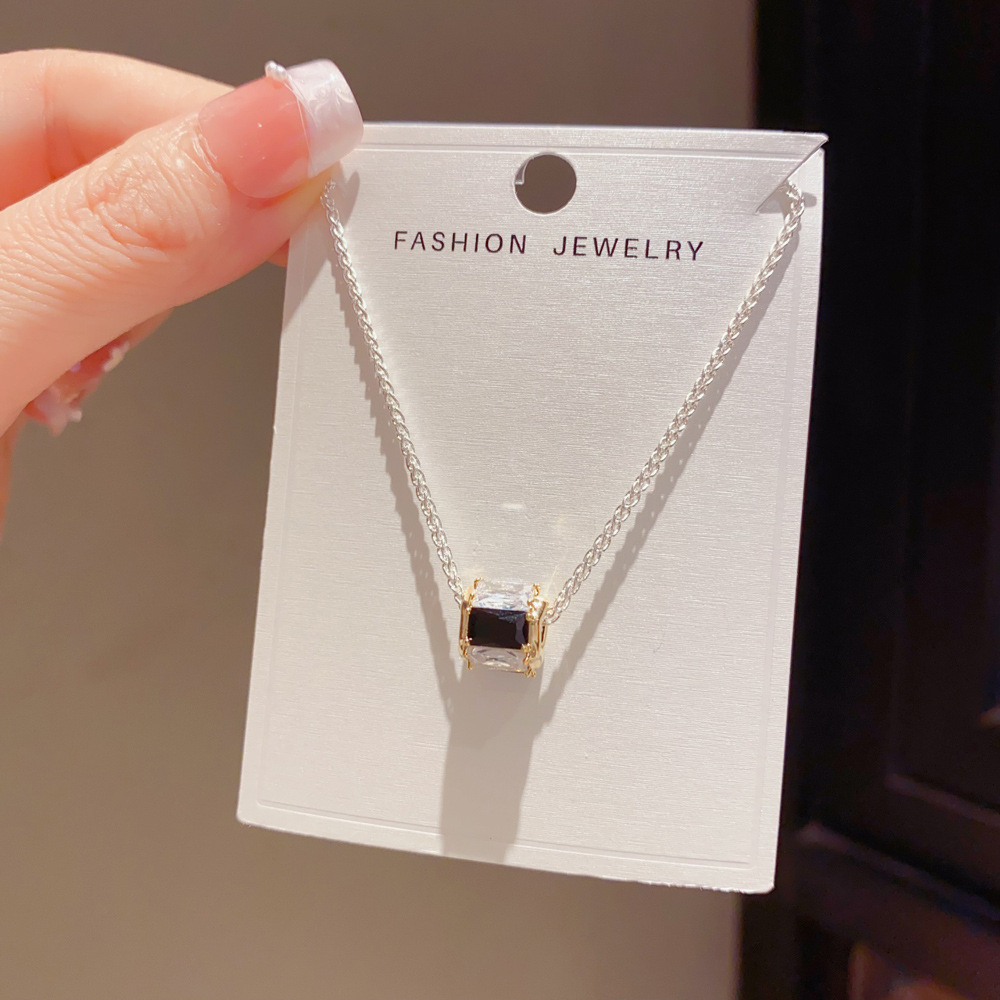 French-style Vintage Chic Minimalist Black Zircon Petite-waist Necklace