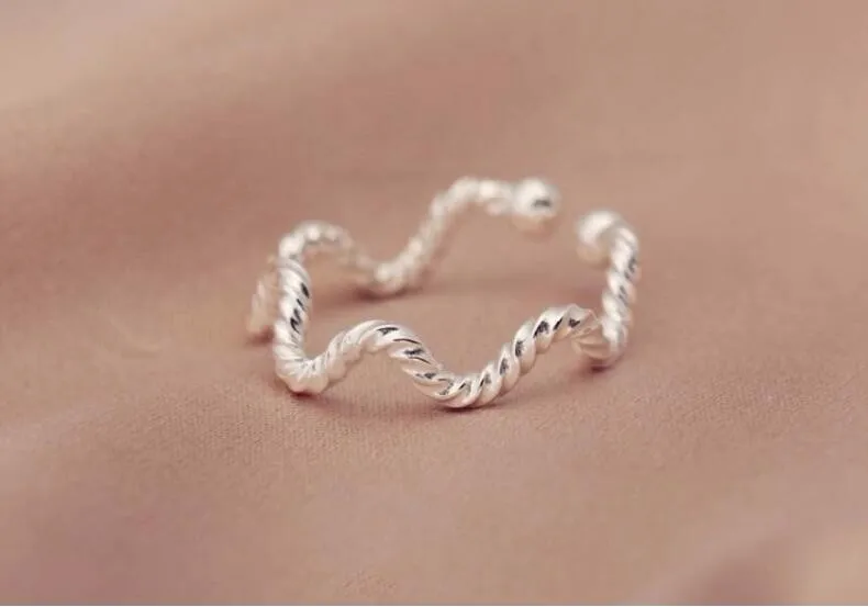 Title 1, Wave Twist Ring voor dames Elegantie en modern ...