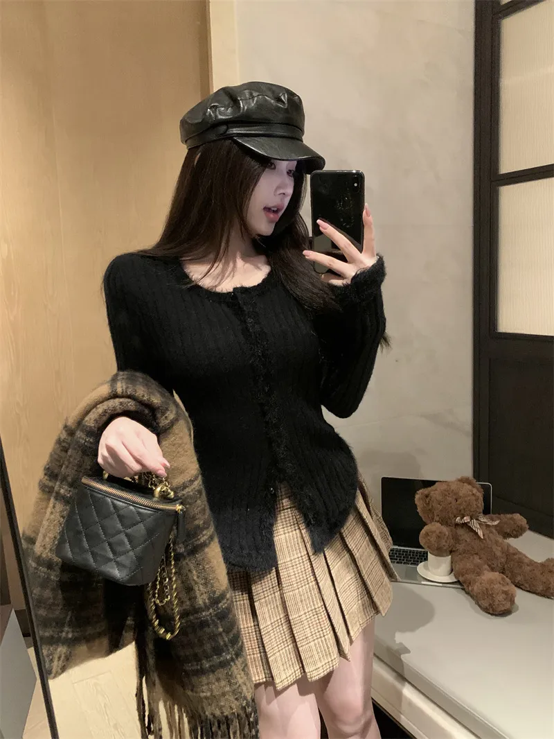 Women's French-style Short Sweater - Black