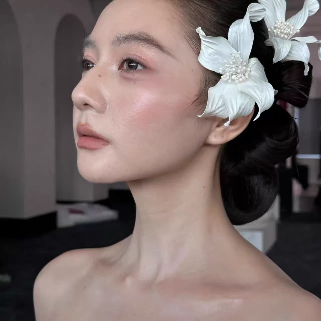 French-style White Iris Hair Clip