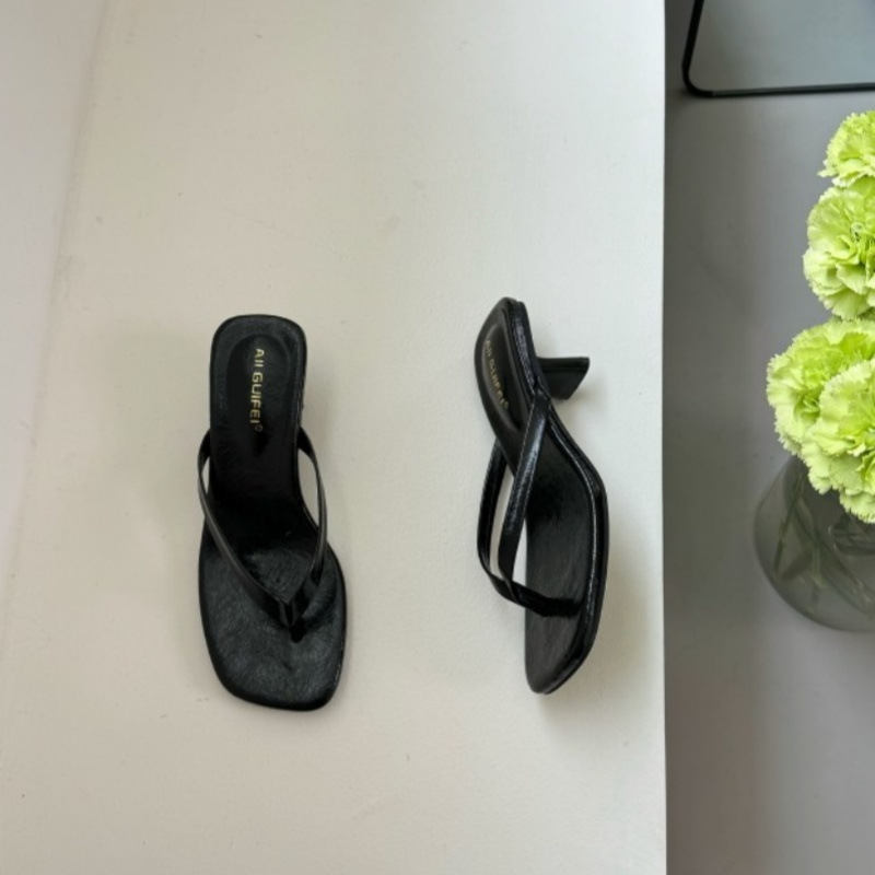 Square-Toe Low-Heeled Sandals, picture 2 of 4