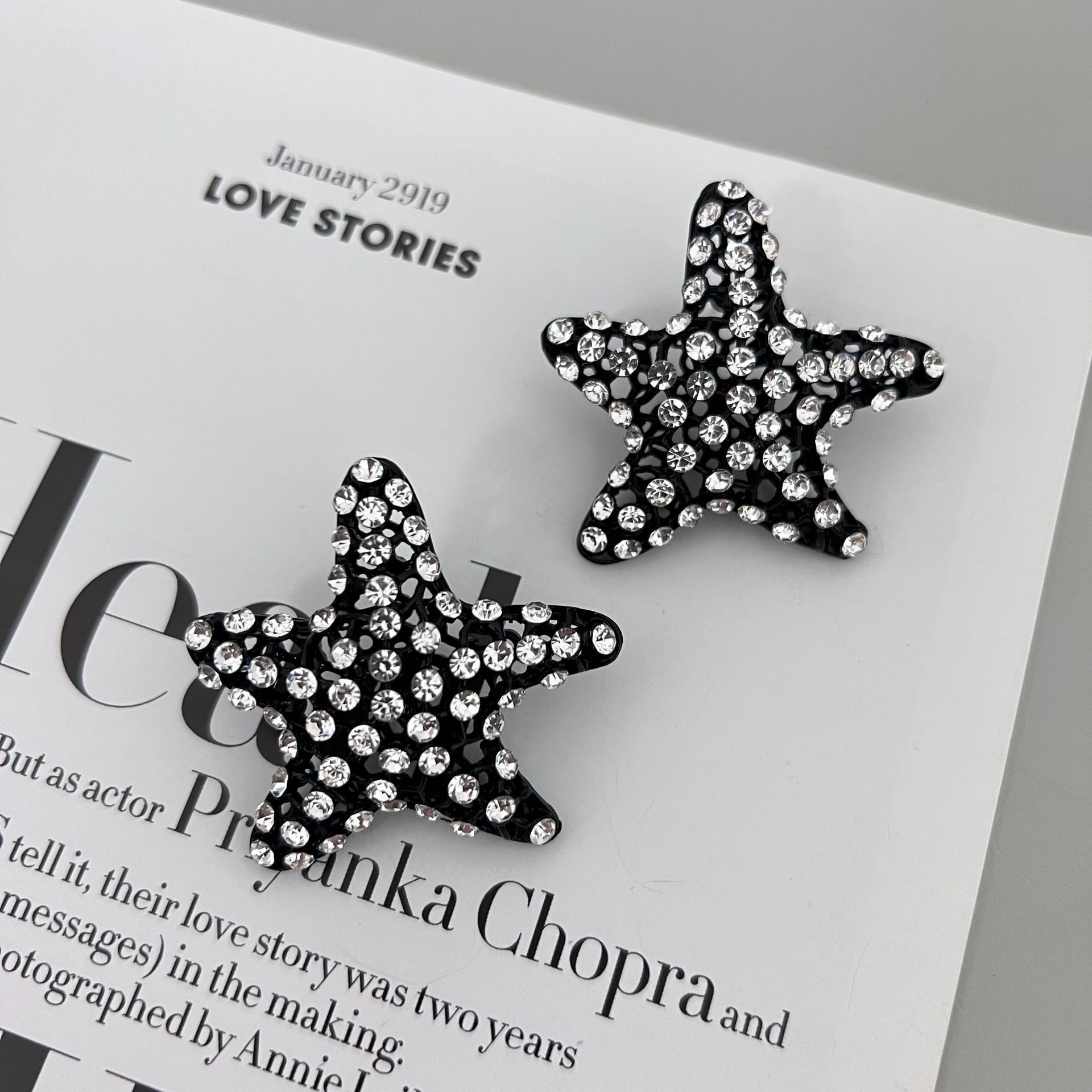 Advanced Sense Frosty Style Earrings Black And Rose Red