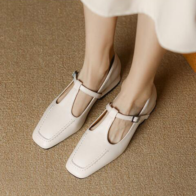 Chunky-Heel Mary Jane Shoes, picture 3 of 3