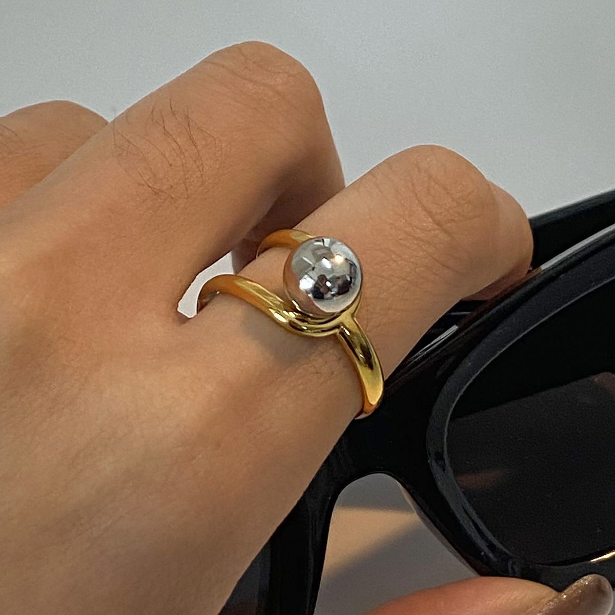 خاتم خط متناسق بلون الذهب والفضة من الفولاذ المقاوم للصدأ