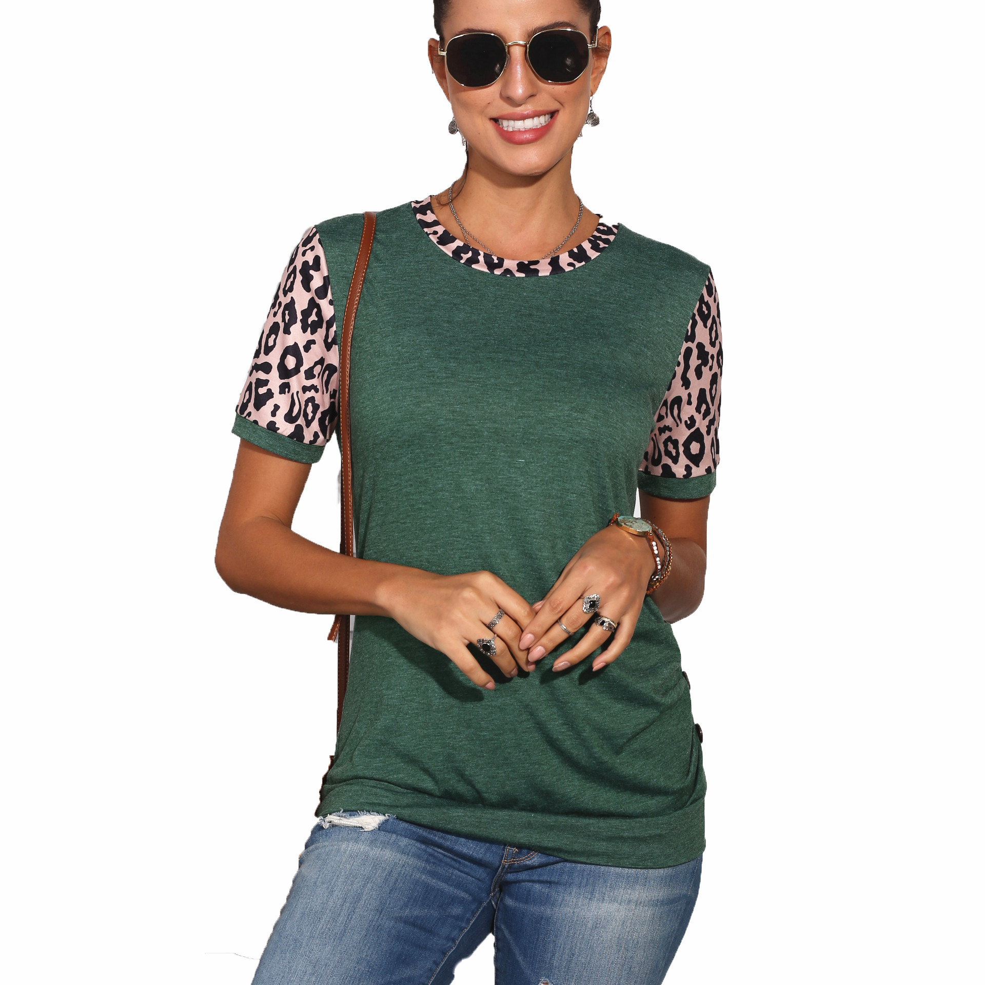 Title 18, T-shirt girocollo con stampa leopardata, un cap...