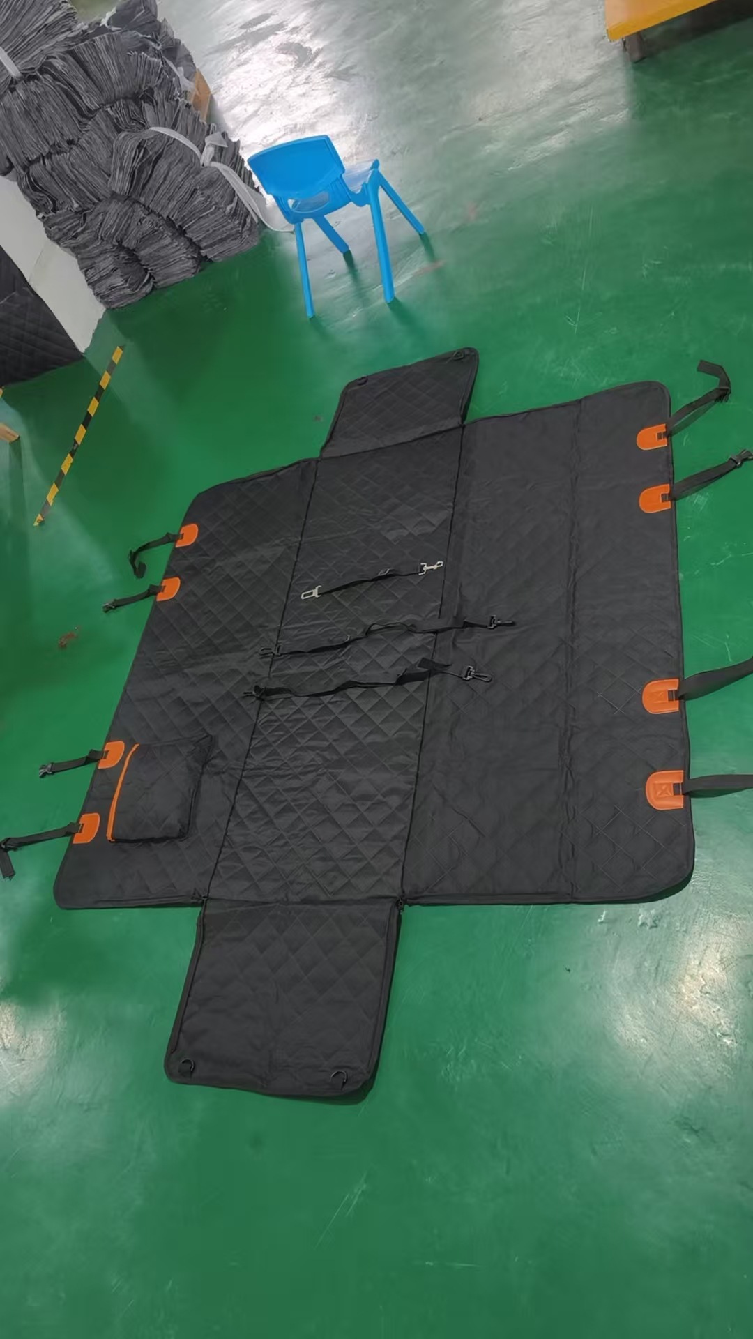 Waterproof And Stain-Resistant Car Pet Mat detail photo 3