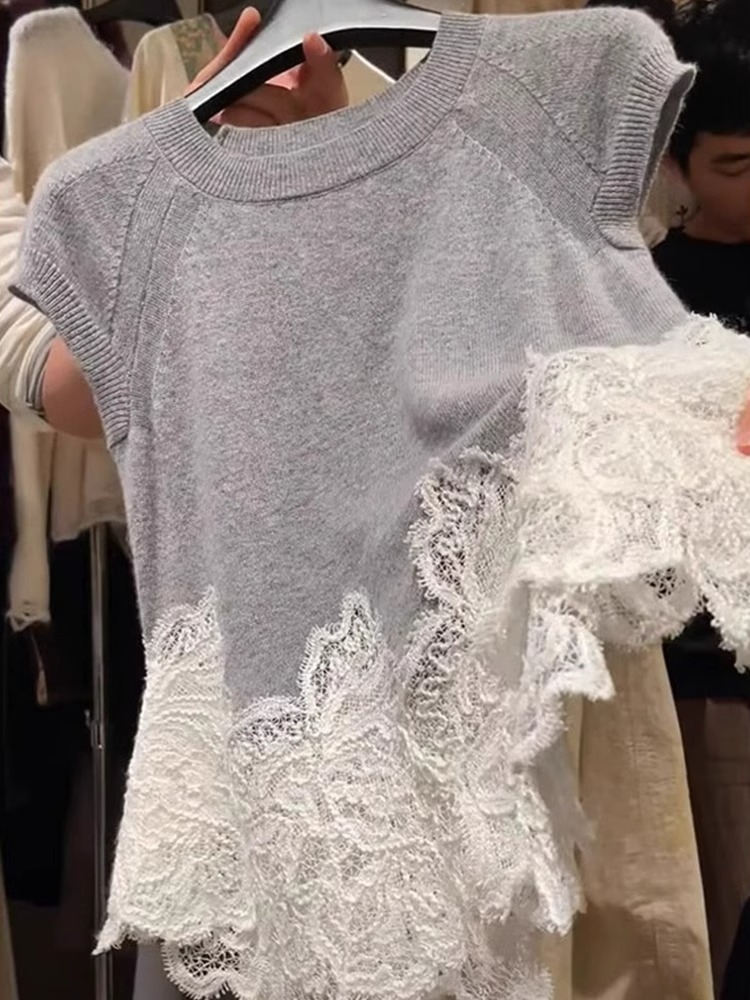 Contrast-color Lace-trimmed Hem Drop-shoulder Knit Top 12 d684cba2 8a55 4caa bf68 2705b9d17506