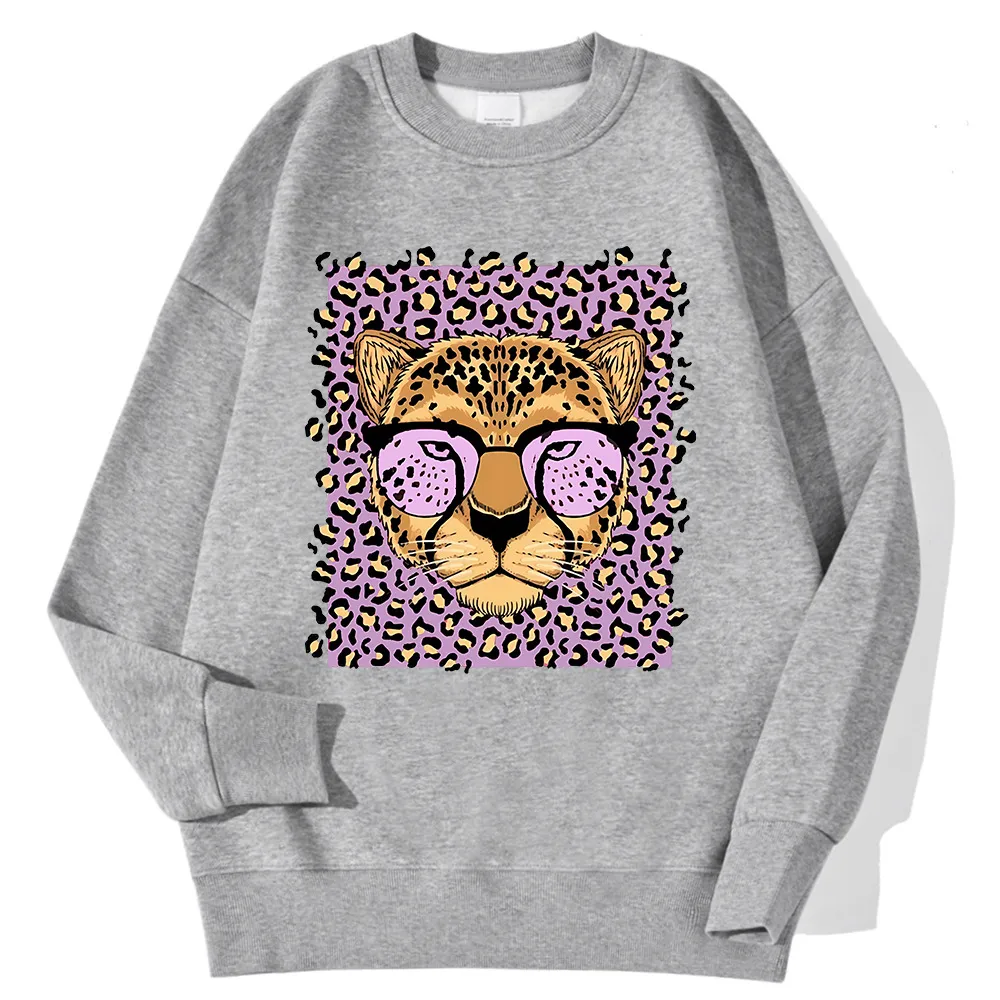 Womens Casual Loose Fleece-Backed Sweatshirt With Leopard Print - Leopard