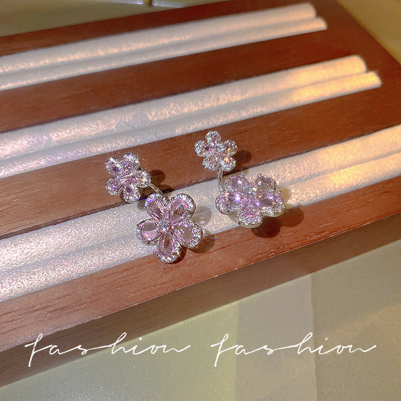 Women's Fashion Silver Needle Heart-shaped Zircon Stud Earrings