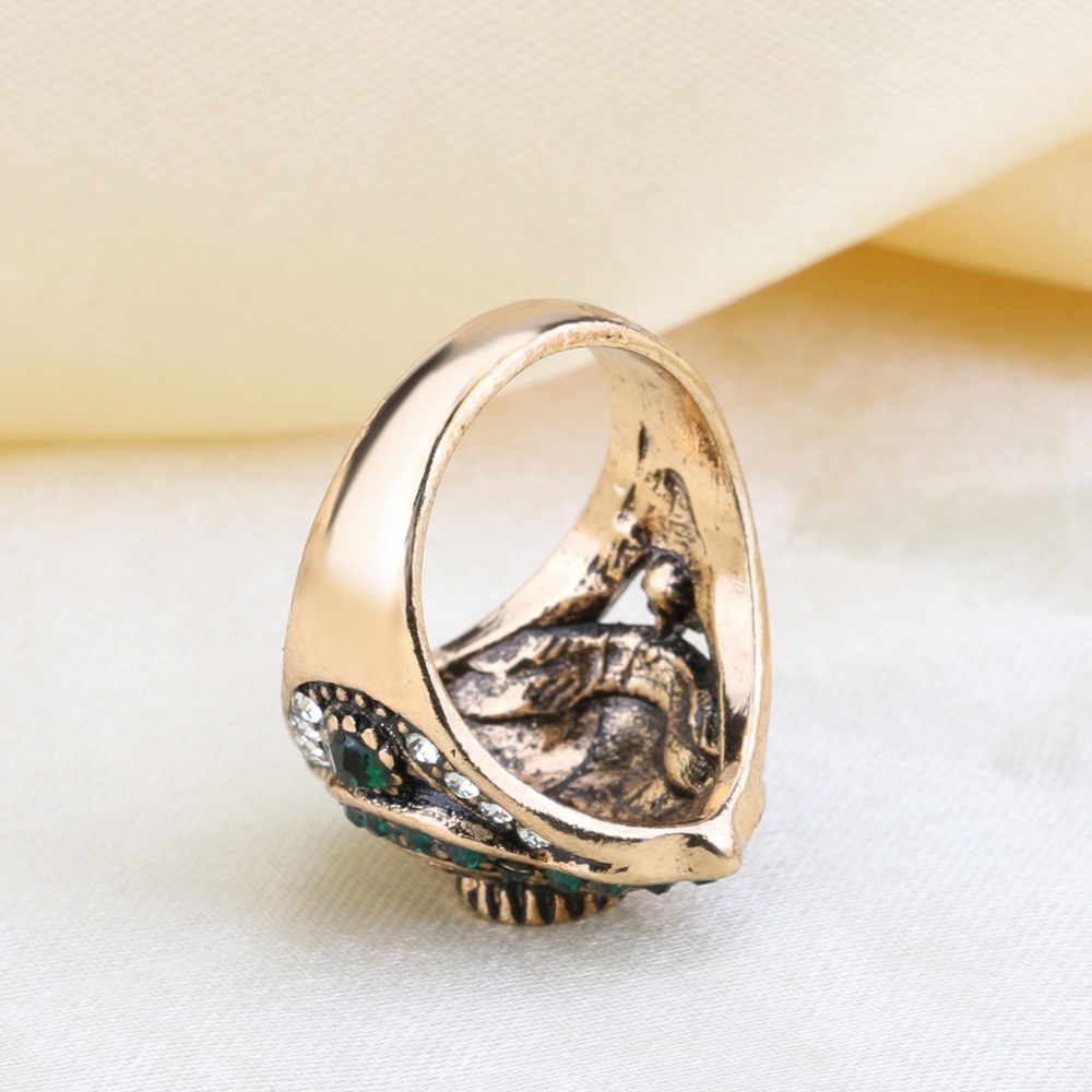 Retro Ring Micro-embedded Sapphire European Classical Bracelet