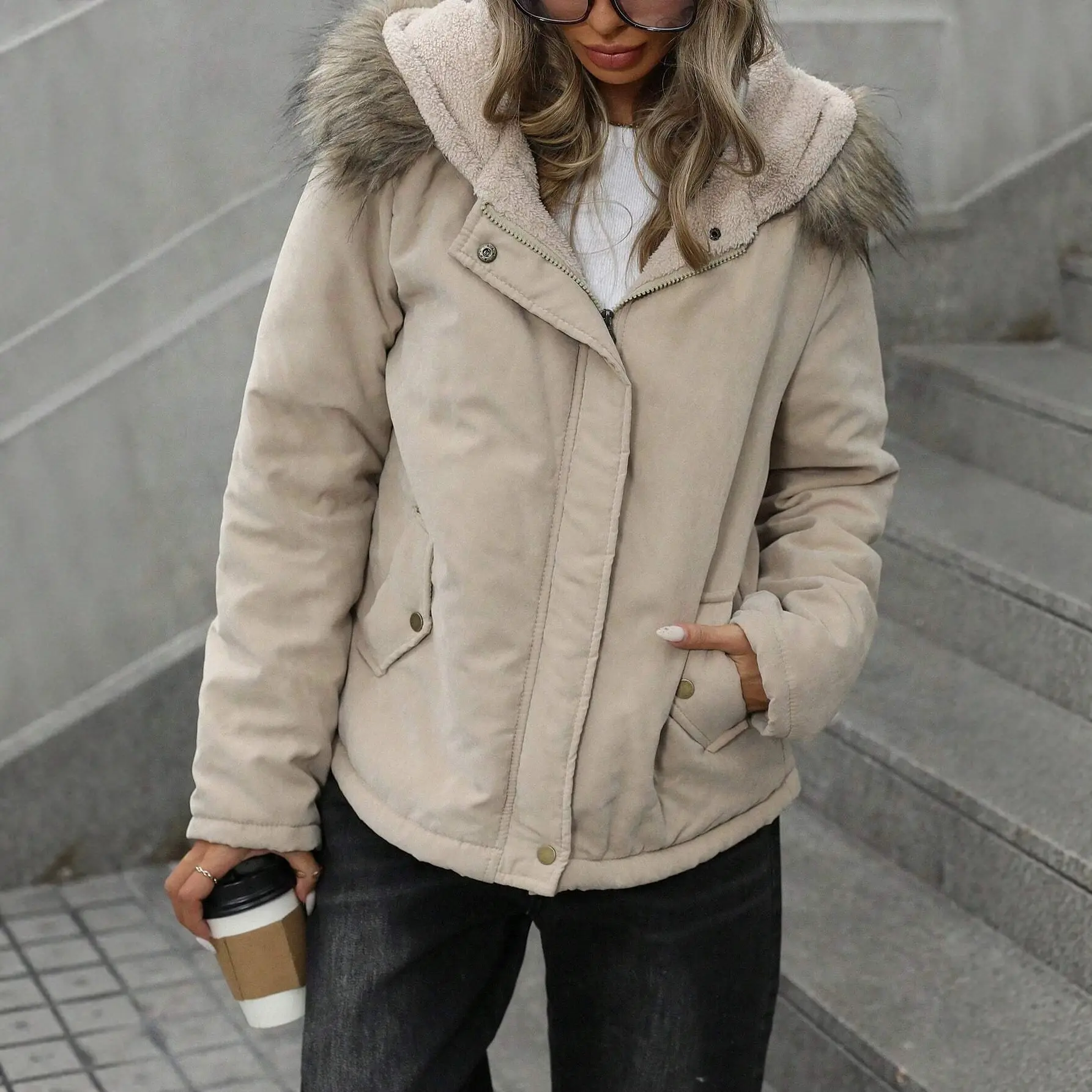 Thickened Coat With A Hood And Fur