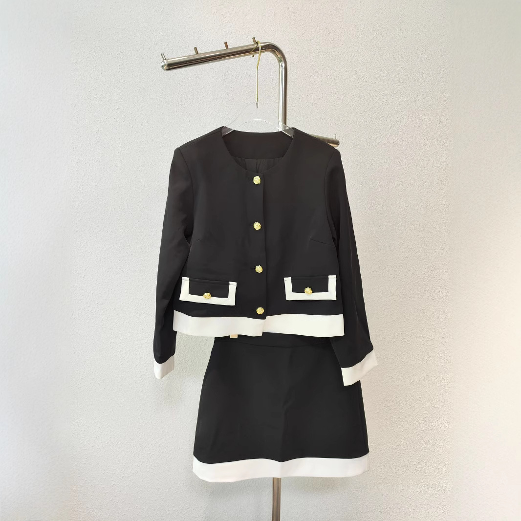 Simple Buttons Waist Trimming Short Suit Skirt