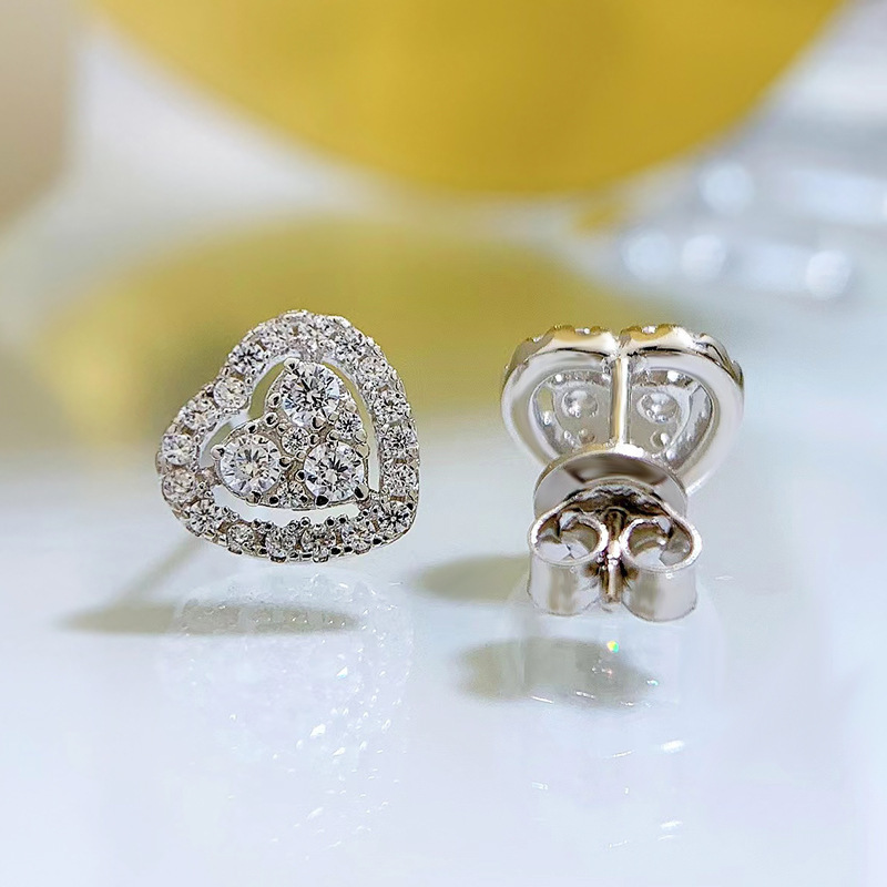 S925 Silver European And American Fashion Commuter Love Heart Stud Earrings Outside