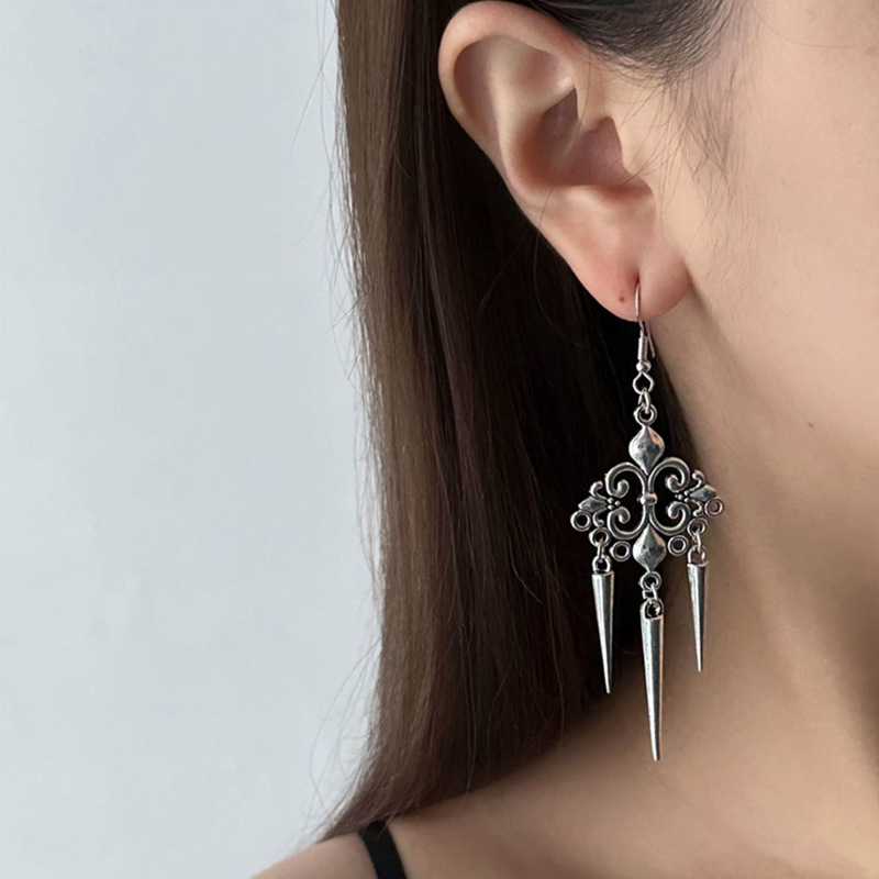 Long Tassel Ear Hooks With A Minimalist High-end Light-luxury And Vintage Vibe