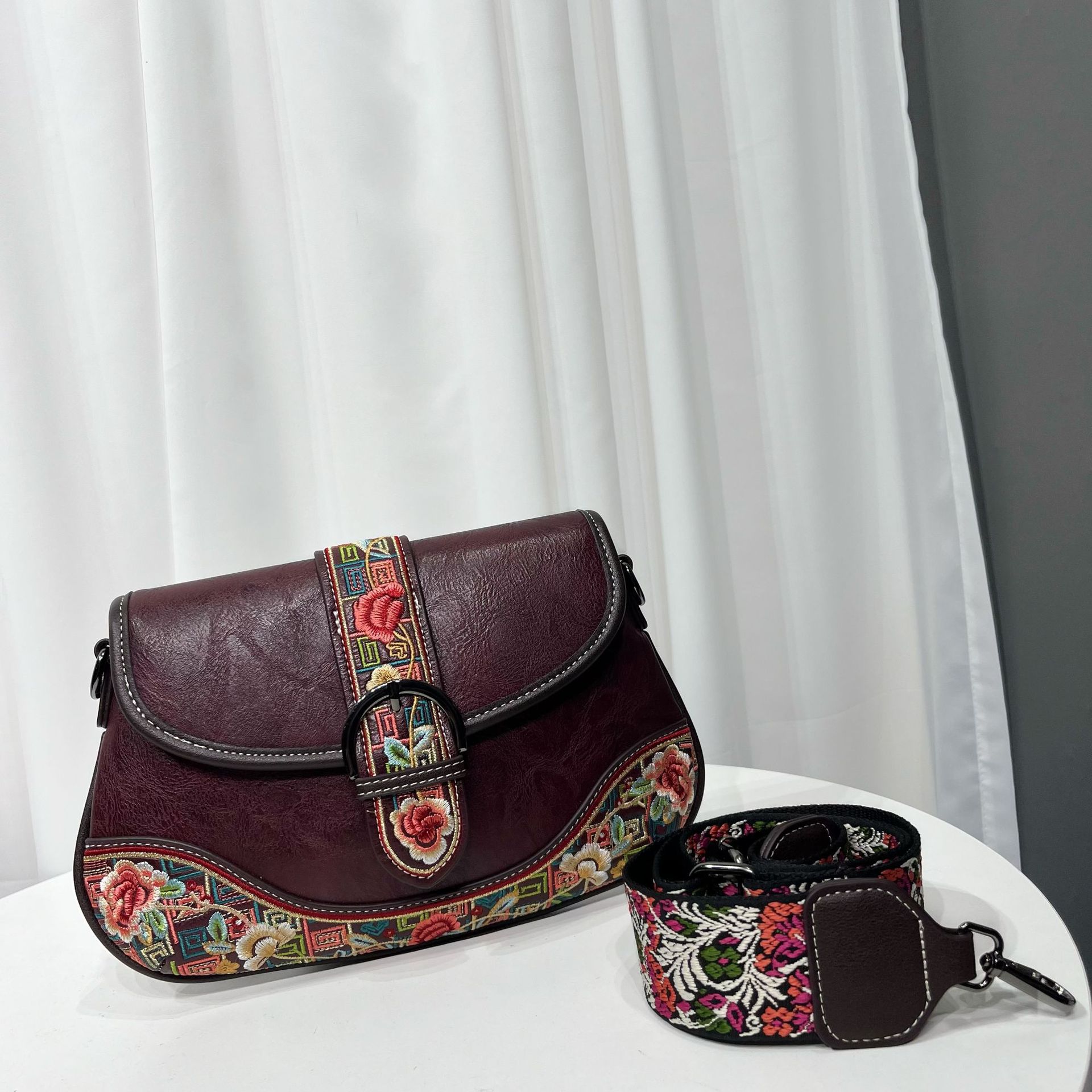 Retro Chinese-style Embroidered Crossbody Bag For Women