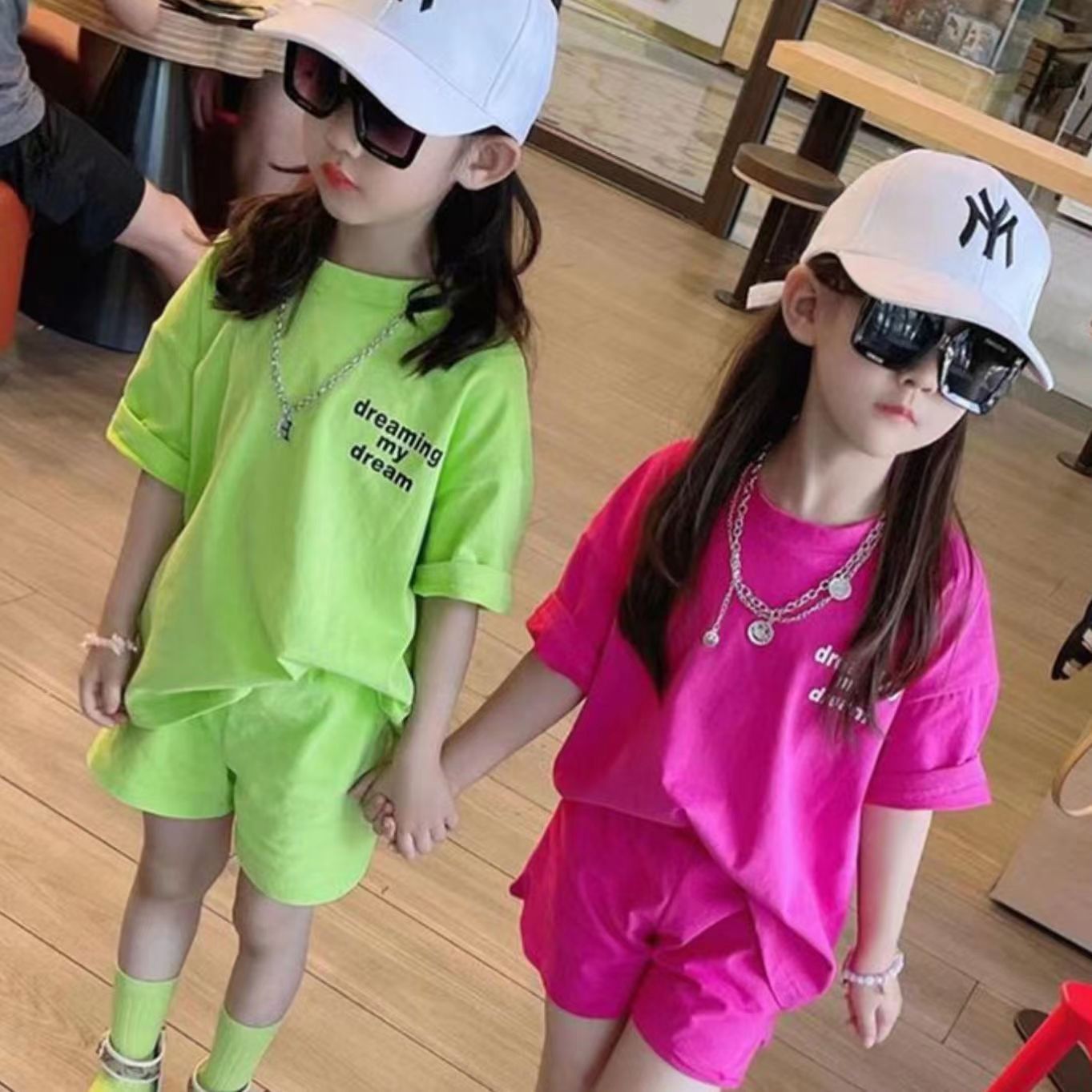 Loose-fitting Short-sleeve Top And Shorts For Older Children