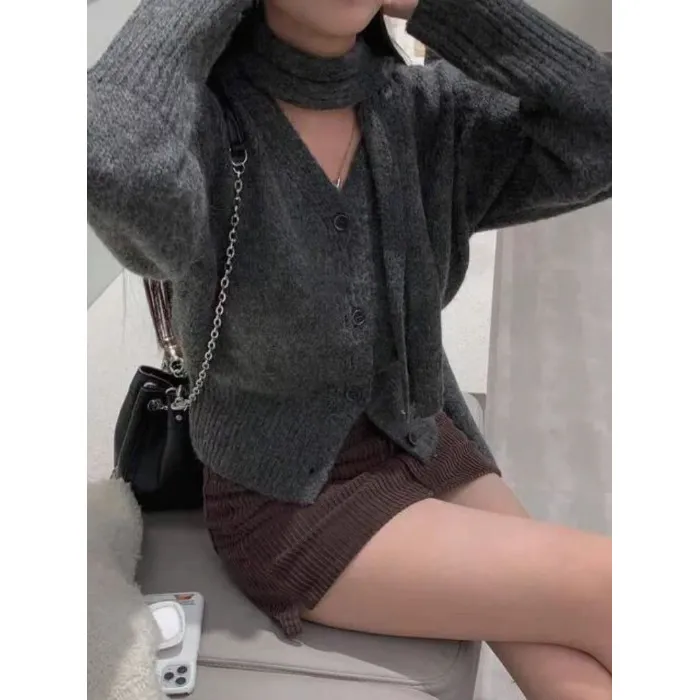 Warm Halter Scarf Design Sense Niche V-neck Sweater Women's Long-sleeved Sweater - Gray
