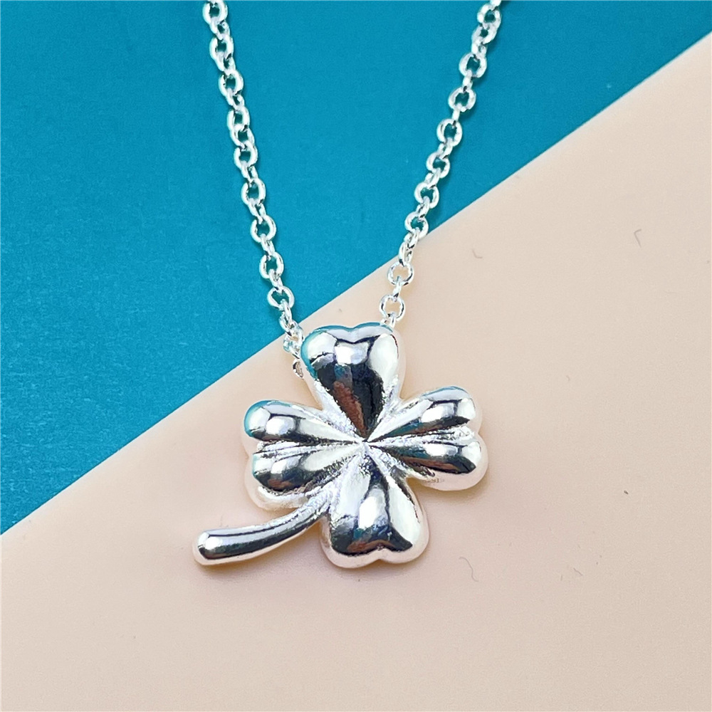 Women's Entity Four-leaf Clover Pendant Necklace