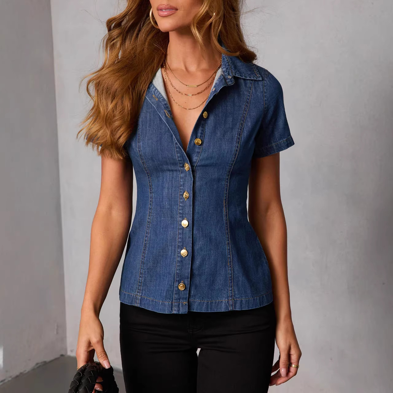 Womens Casual Denim Shirt With Short Sleeves And A Turn-down Collar