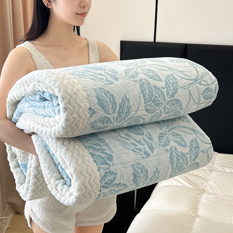 New Three-layer Composite Thermal Blanket For Office Naps