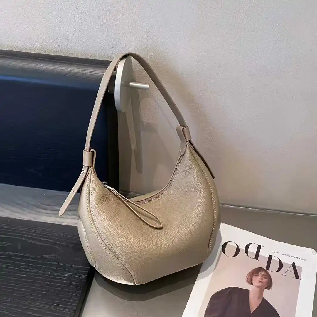 Fashionable Large-Capacity Handbag And Shoulder Bag