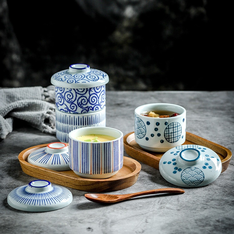 Minimalist small tureen with lid (photo color-spoon only)