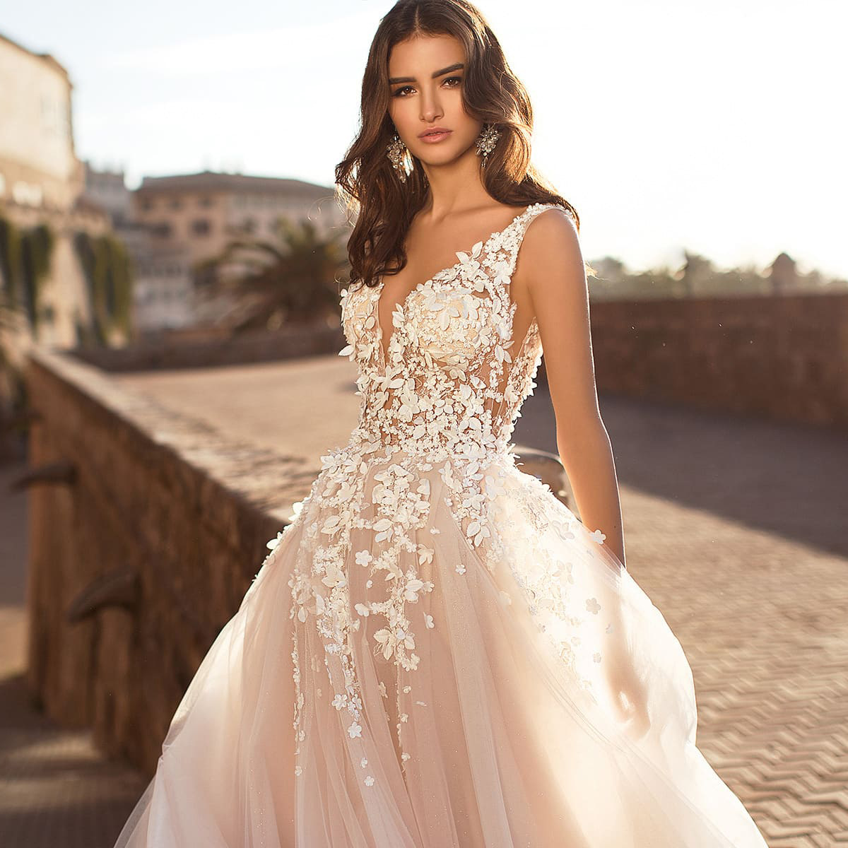 Style Sexy Lace Dress Sleeveless Deep V-neck Wedding Dress Embroidery — image 1
