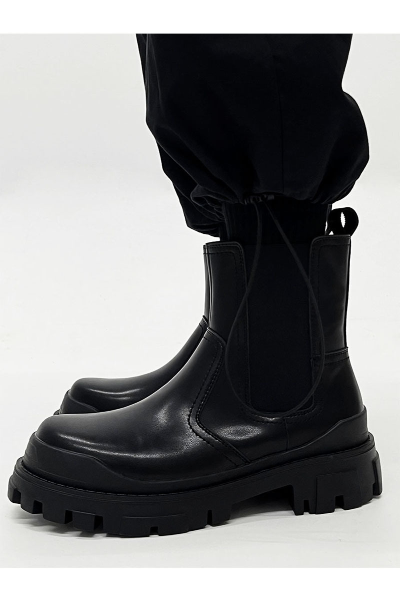 Title 25, British Style Black High-grade Boots