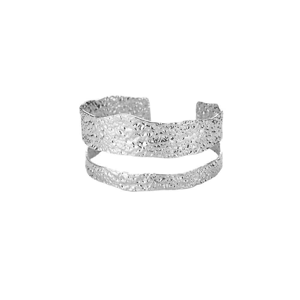 Elegant women’s bangle with luxury geometric detailing