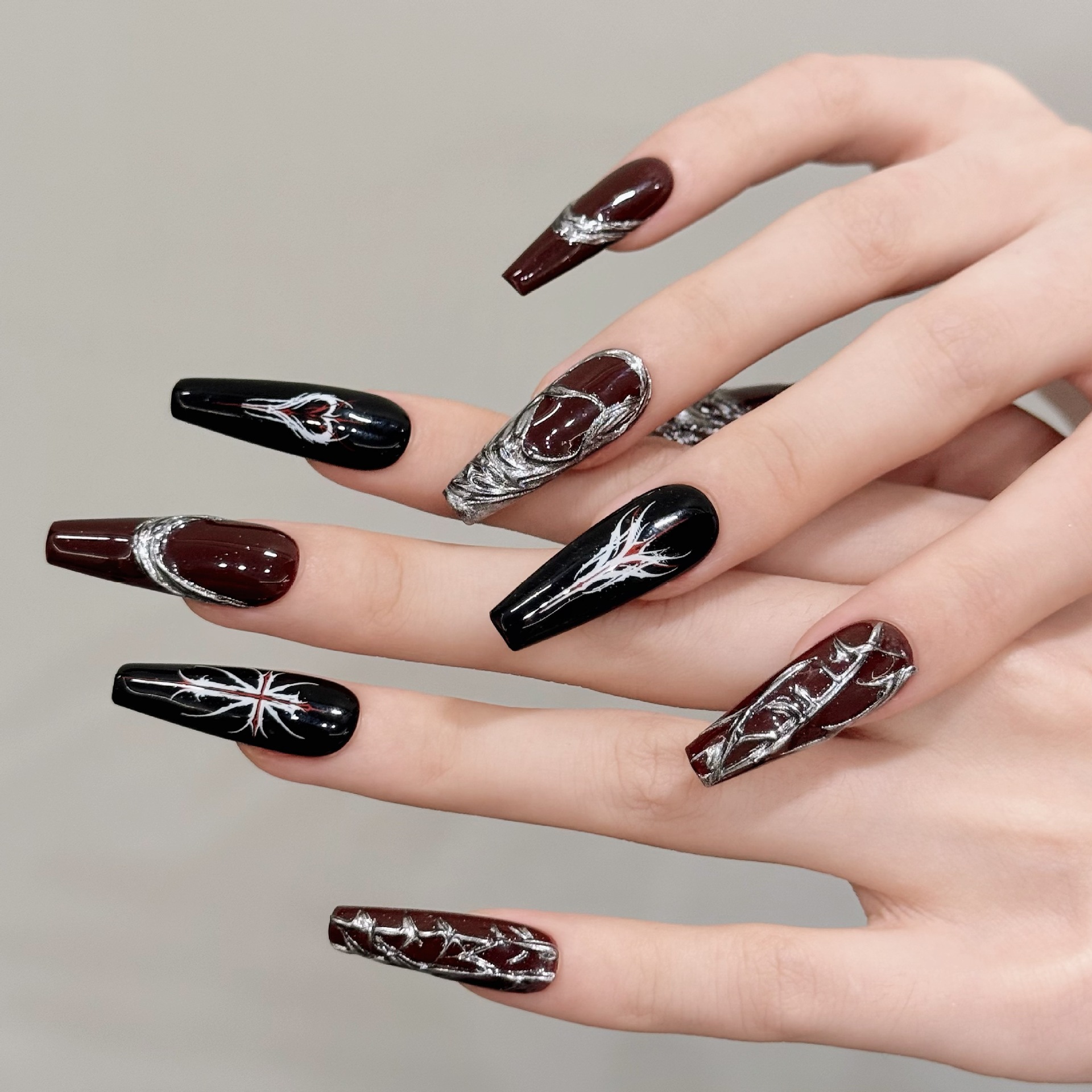 Glamorous Silver Nail Art For Dark Nights