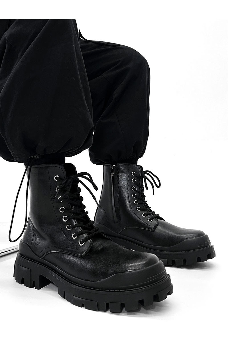 Title 9, British Style Black High-grade Boots