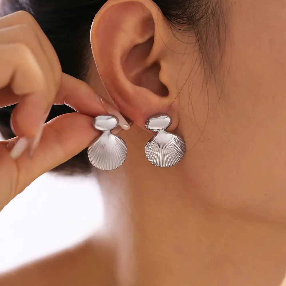 European And American Style Geometric Stitching Shell Earrings