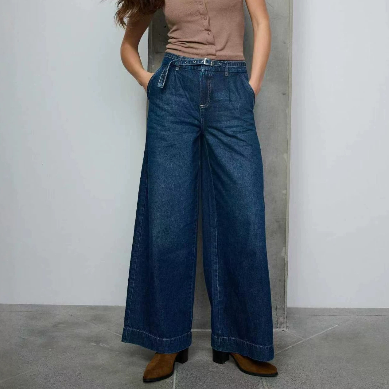 Women's Retro Washed Blue Straight-Leg Jeans