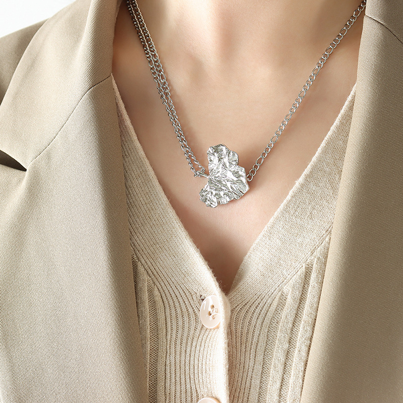 Exaggerated Hammered Pattern Sweet Cool Style Heart-shaped Leaf Necklace