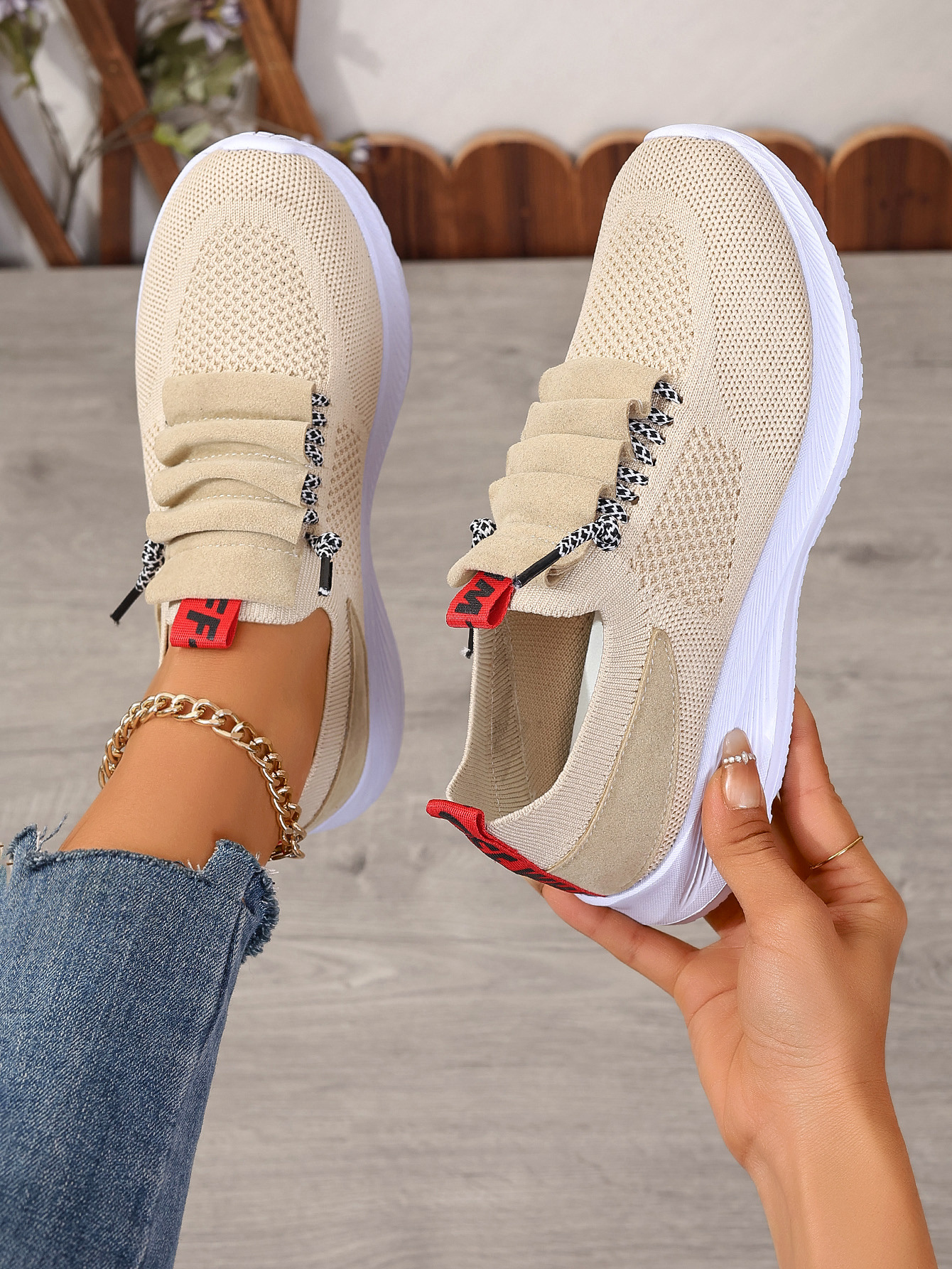 Non-Slip Round-Toe Casual Sneakers