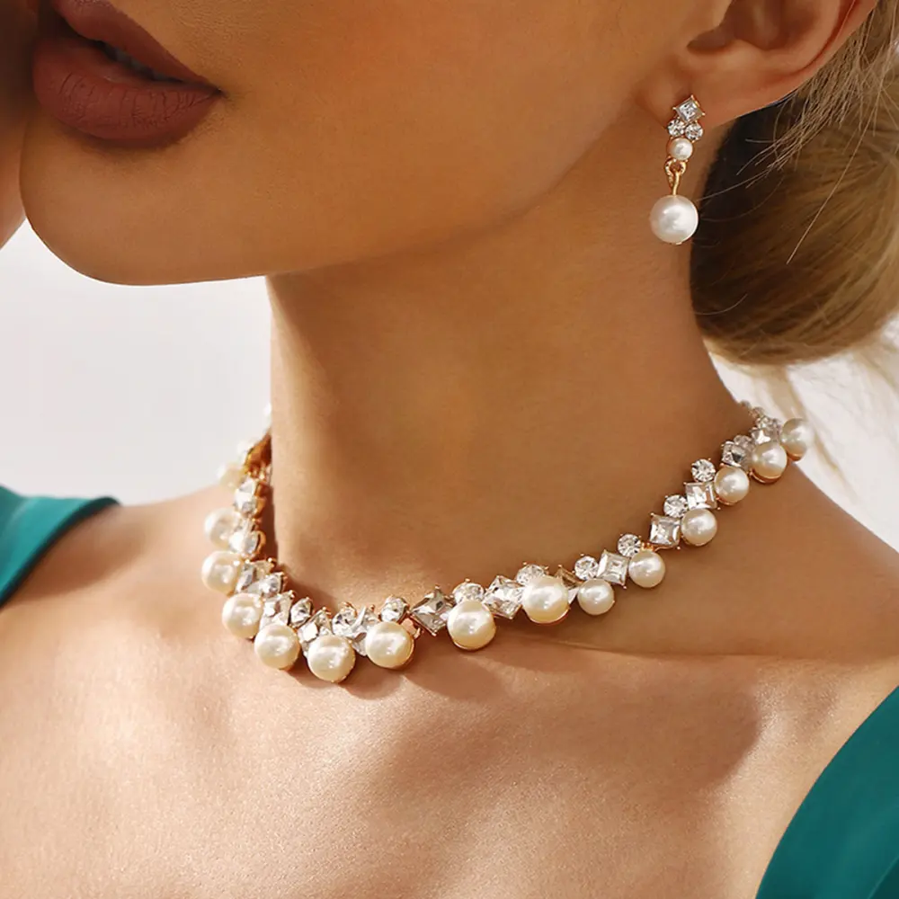 Baroque Alloy Necklace and Earrings Elegant Fashion All-match Bridal