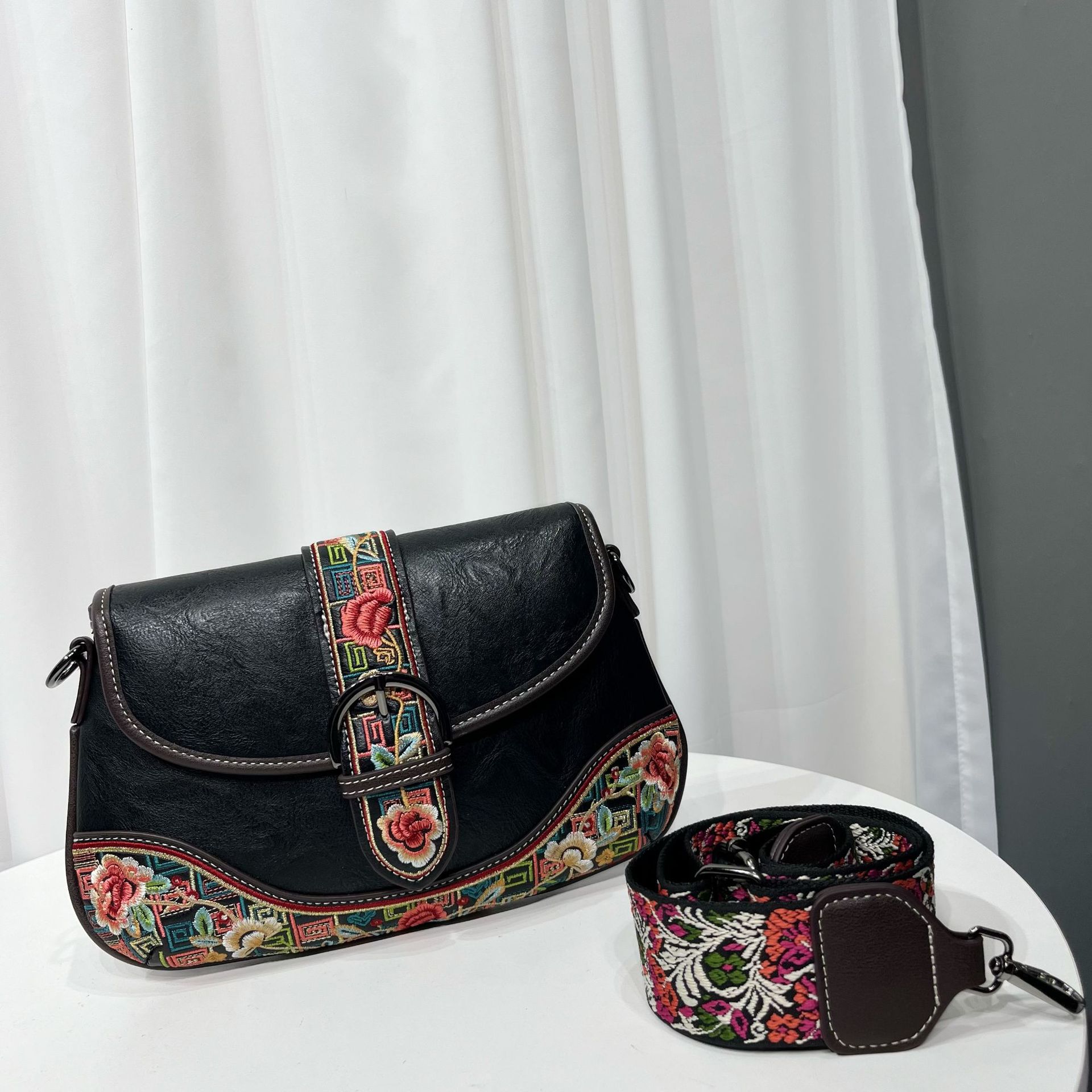 Retro Chinese-style Embroidered Crossbody Bag For Women