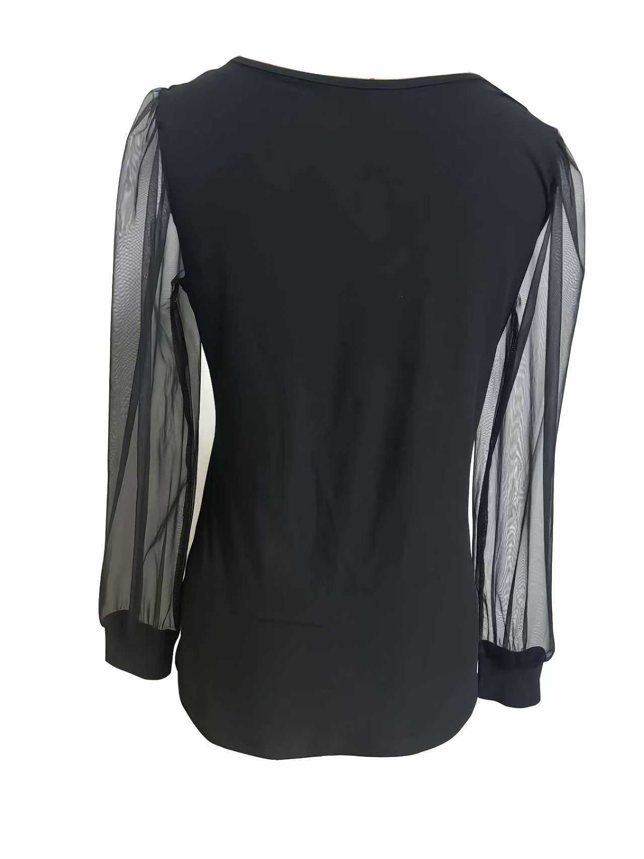 A Solid-color Mesh Sleeve Design Creates A Stylish Dbb19c05 Dd84 4ba2 9bf7 Cd4711a1e833