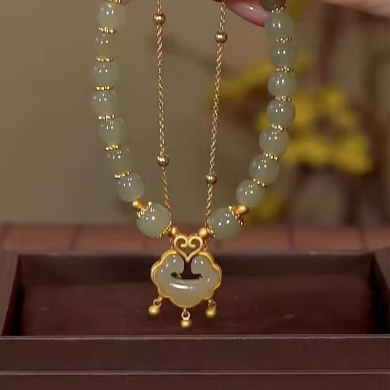 Women's Versatile Safety Lock Bell Pendant Bracelet
